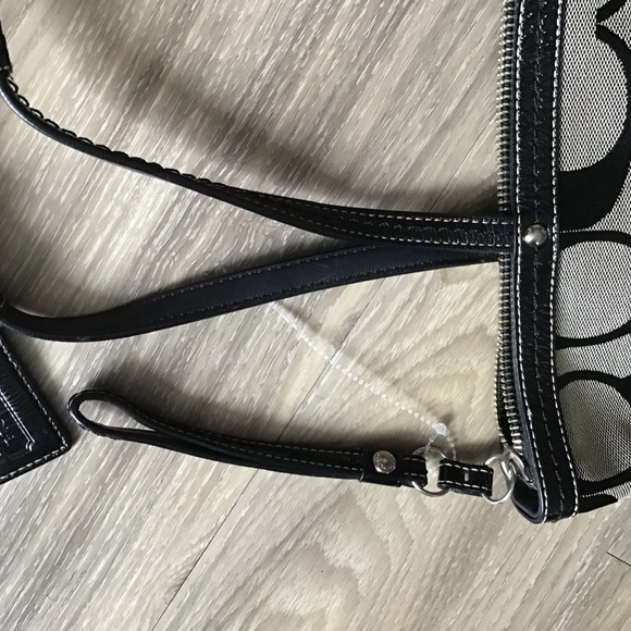 Coach purse Carryall in Signature Canvas and Leather Trim - Picture 7 of 9